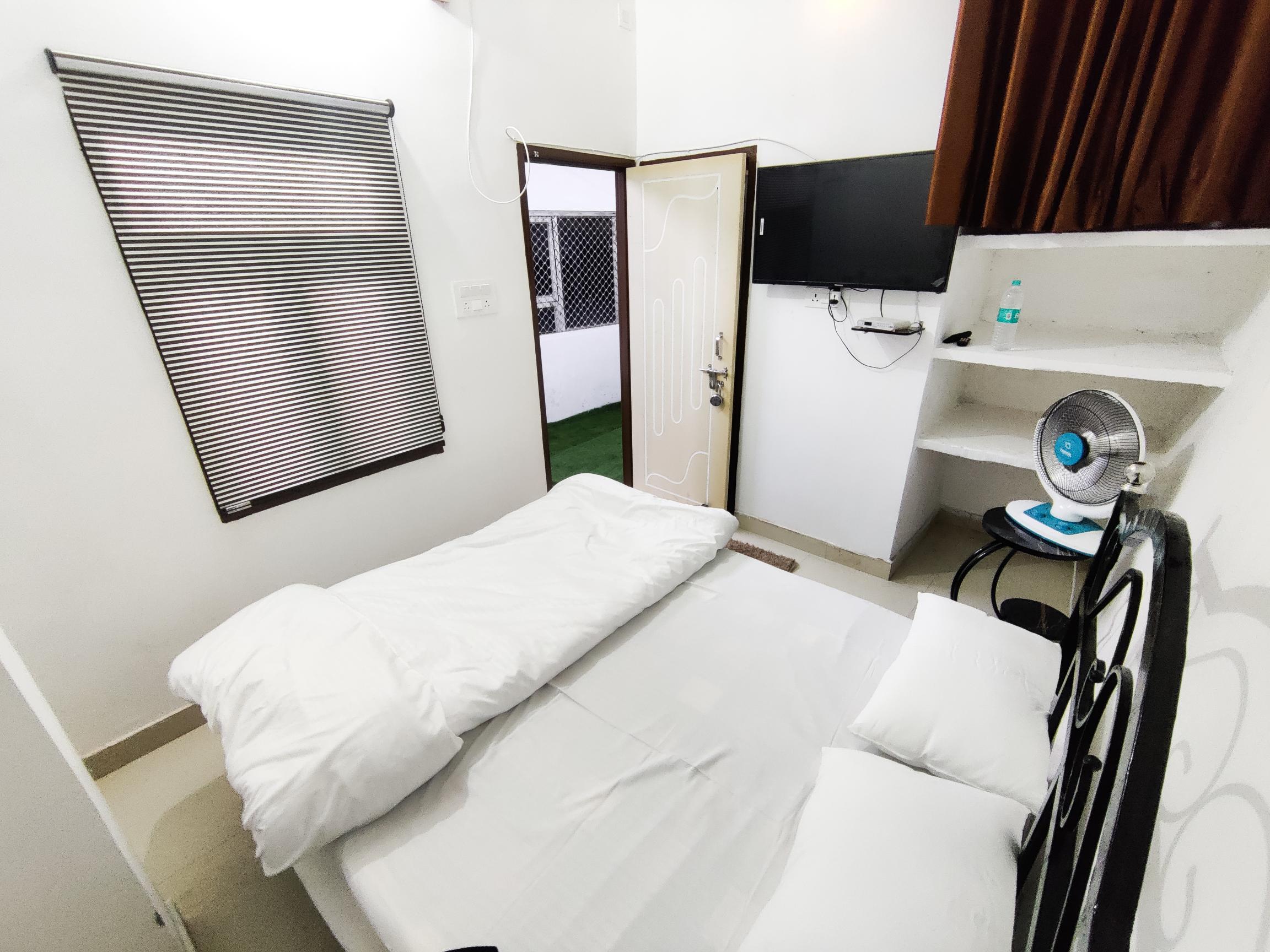 Room 1 Image 1